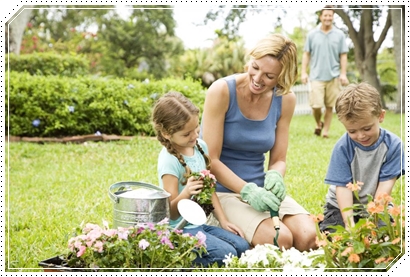 mom-kids-gardening-639-02029992s